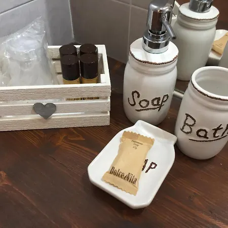 Il Gatto Stanco Oda ve Kahvaltı Arona