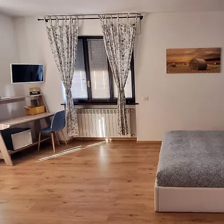 Il Gatto Stanco Oda ve Kahvaltı Arona